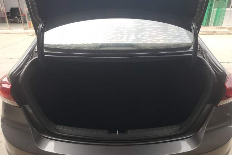 Used Hyundai Elantra (6th Generation / Lingdong) 2018 1.4T Dual-Clutch Xuan Dong · Dynamic Edition Trunk