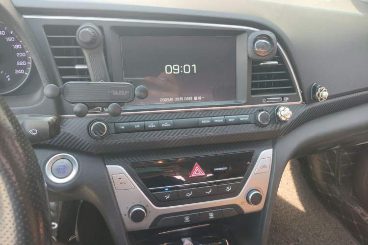 Used Hyundai Elantra (6th Generation / Lingdong) 2018 1.6L Automatic 15th Anniversary Special Edition Audio And AC Panel