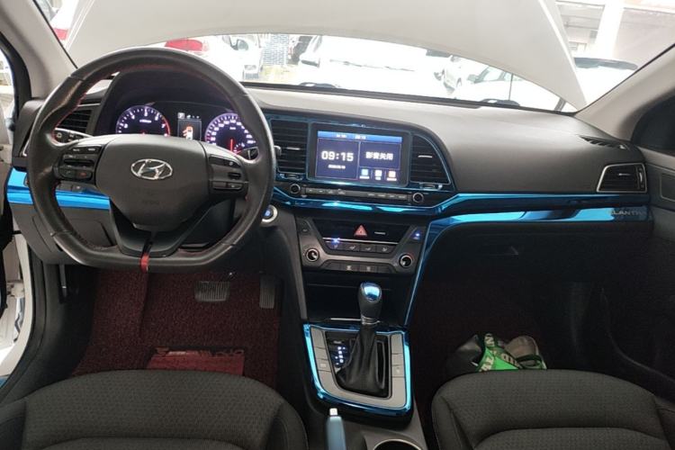 Used Hyundai Elantra (6th Generation / Lingdong) 2018 1.4T Dual-Clutch Xuan Dong · Dynamic Edition Center Console