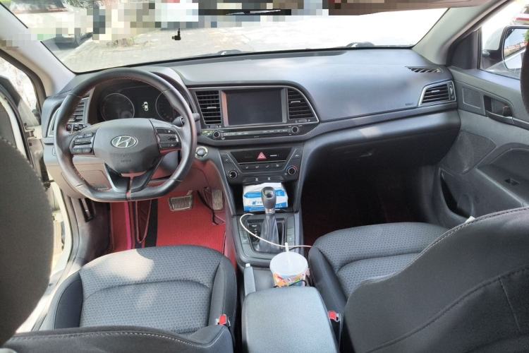 Used Hyundai Elantra (6th Generation / Lingdong) 2018 1.4T Dual-Clutch Xuan Dong · Dynamic Edition Center Console