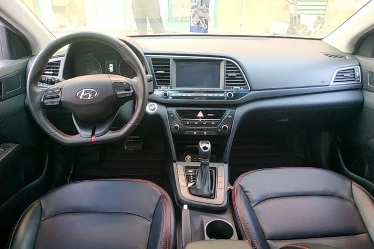 Used Hyundai Elantra (6th Generation / Lingdong) 2018 1.4T Dual-Clutch Xuan Dong · Dynamic Edition Center Console