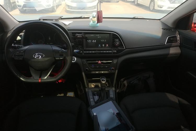 Used Hyundai Elantra (6th Generation / Lingdong) 2018 1.4T Dual-Clutch Xuan Dong · Dynamic Edition Center Console