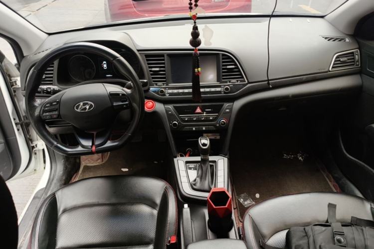 Used Hyundai Elantra (6th Generation / Lingdong) 2018 1.4T Dual-Clutch Xuan Dong · Dynamic Edition Center Console