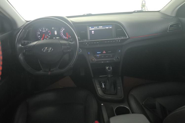 Used Hyundai Elantra (6th Generation / Lingdong) 2018 1.4T Dual-Clutch Xuan Dong · Dynamic Edition Center Console