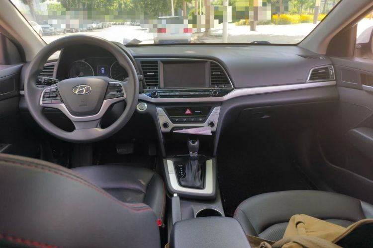 Used Hyundai Elantra (6th Generation / Lingdong) 2018 1.6L Automatic 15th Anniversary Special Edition Center Console