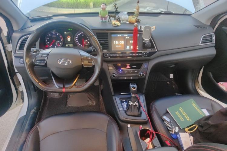 Used Hyundai Elantra (6th Generation / Lingdong) 2018 1.4T Dual-Clutch Xuan Dong · Dynamic Edition Center Console