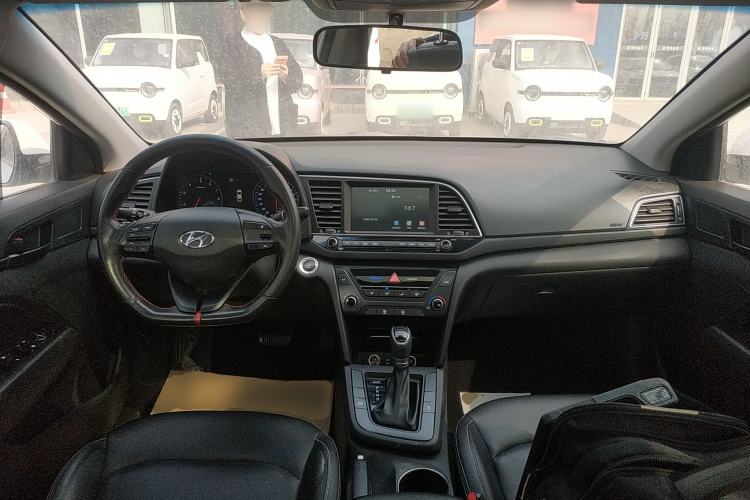 Used Hyundai Elantra (6th Generation / Lingdong) 2018 1.4T Dual-Clutch Xuan Dong · Dynamic Edition Center Console