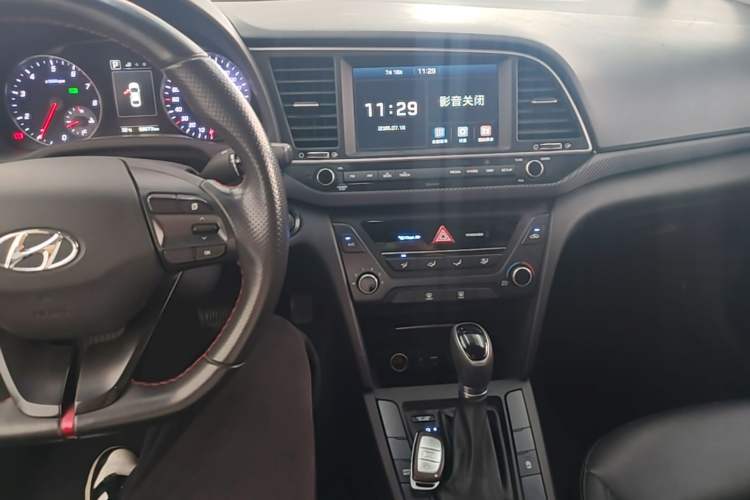 Used Hyundai Elantra (6th Generation / Lingdong) 2018 1.4T Dual-Clutch Xuan Dong · Dynamic Edition Center Console