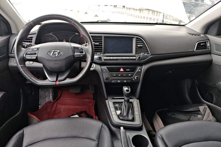 Used Hyundai Elantra (6th Generation / Lingdong) 2018 1.4T Dual-Clutch Xuan Dong · Dynamic Edition Center Console