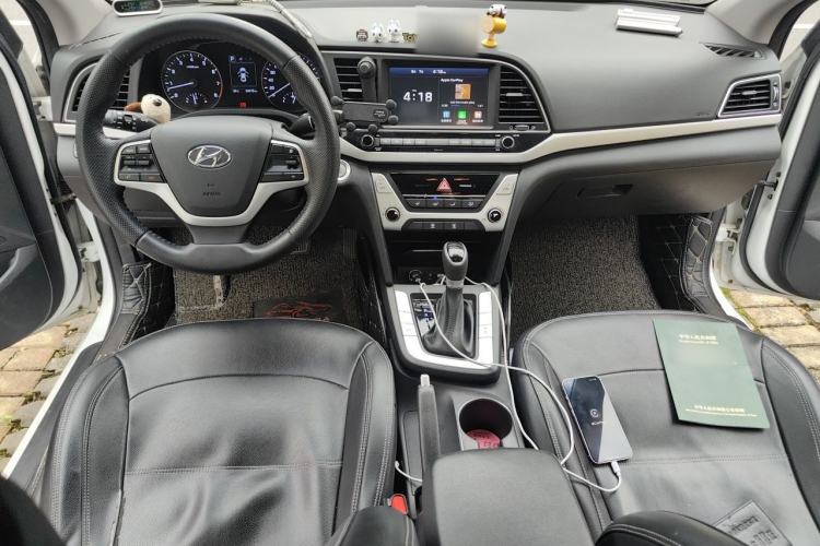 Used Hyundai Elantra (6th Generation / Lingdong) 2018 1.6L Automatic 15th Anniversary Special Edition Center Console