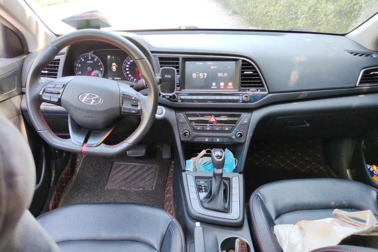 Used Hyundai Elantra (6th Generation / Lingdong) 2018 1.4T Dual-Clutch Xuan Dong · Dynamic Edition Center Console