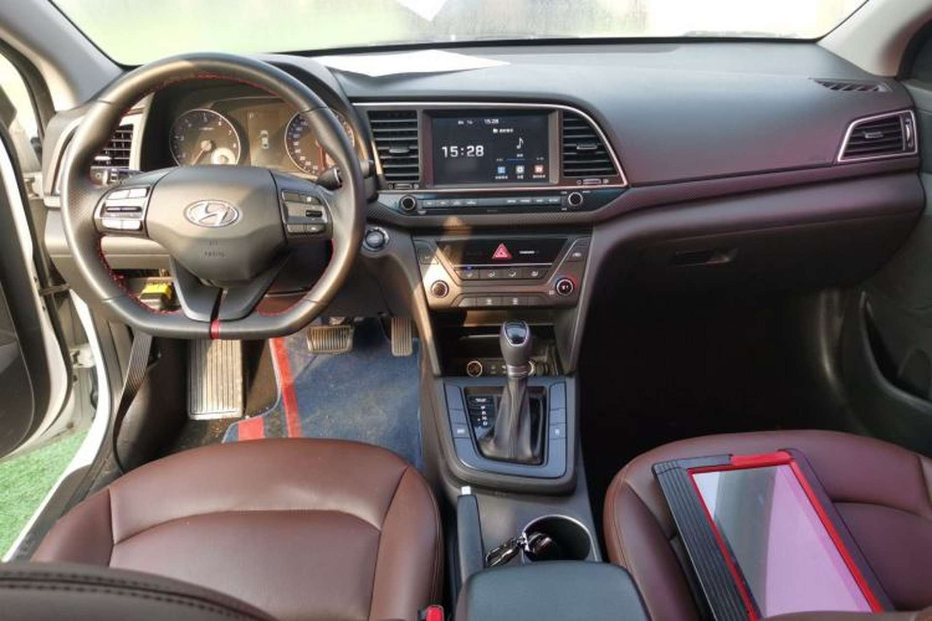 Used Hyundai Elantra (6th Generation / Lingdong) 2018 1.4T Dual-Clutch Xuan Dong · Dynamic Edition Center Console