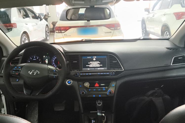 Used Hyundai Elantra (6th Generation / Lingdong) 2018 1.4T Dual-Clutch Xuan Dong · Dynamic Edition Center Console