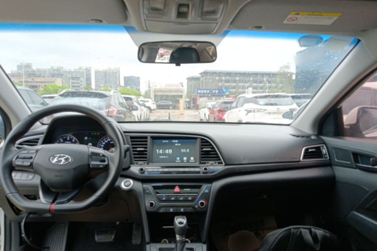 Used Hyundai Elantra (6th Generation / Lingdong) 2018 1.4T Dual-Clutch Xuan Dong · Dynamic Edition Center Console