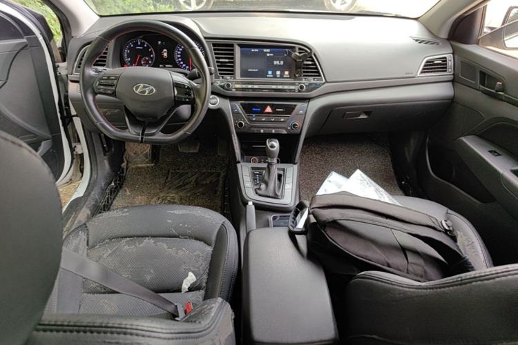 Used Hyundai Elantra (6th Generation / Lingdong) 2018 1.4T Dual-Clutch Xuan Dong · Dynamic Edition Center Console