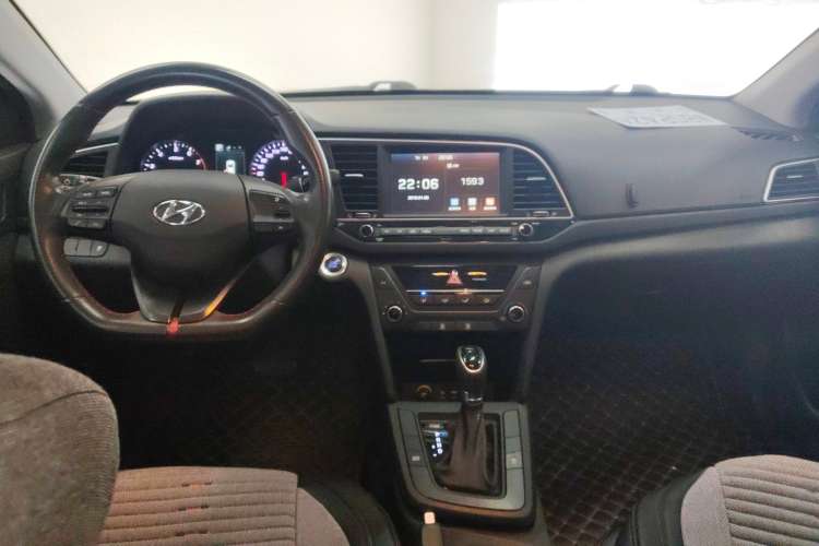 Used Hyundai Elantra (6th Generation / Lingdong) 2018 1.4T Dual-Clutch Xuan Dong · Dynamic Edition Center Console