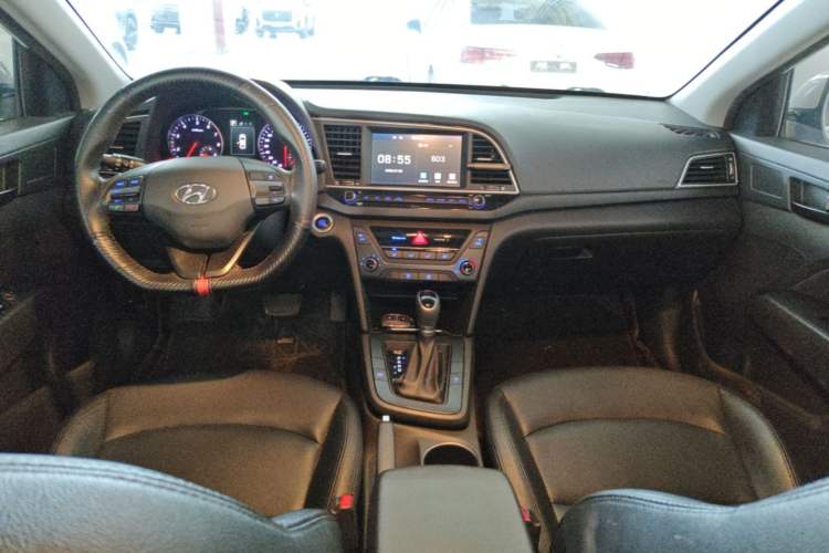 Used Hyundai Elantra (6th Generation / Lingdong) 2018 1.4T Dual-Clutch Xuan Dong · Dynamic Edition Center Console