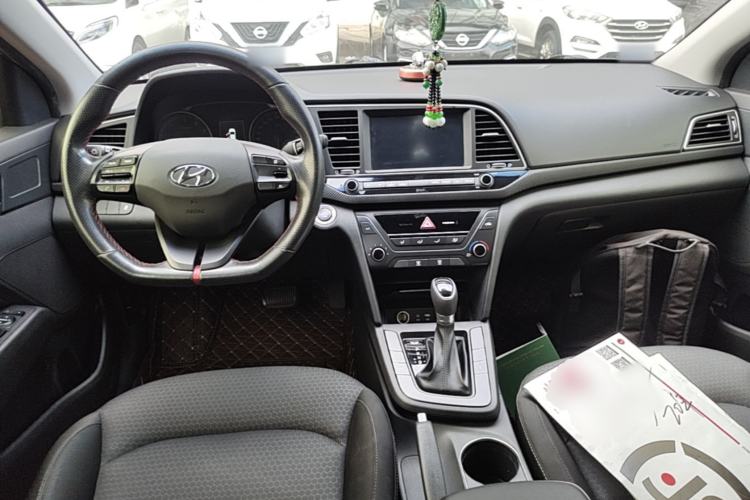 Used Hyundai Elantra (6th Generation / Lingdong) 2018 1.4T Dual-Clutch Xuan Dong · Dynamic Edition Center Console