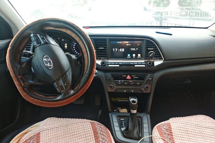 Used Hyundai Elantra (6th Generation / Lingdong) 2018 1.4T Dual-Clutch Xuan Dong · Dynamic Edition Center Console