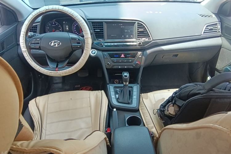 Used Hyundai Elantra (6th Generation / Lingdong) 2018 1.4T Dual-Clutch Xuan Dong · Dynamic Edition Center Console