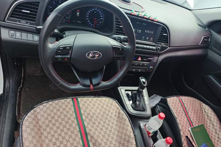 Used Hyundai Elantra (6th Generation / Lingdong) 2018 1.4T Dual-Clutch Xuan Dong · Dynamic Edition Center Console
