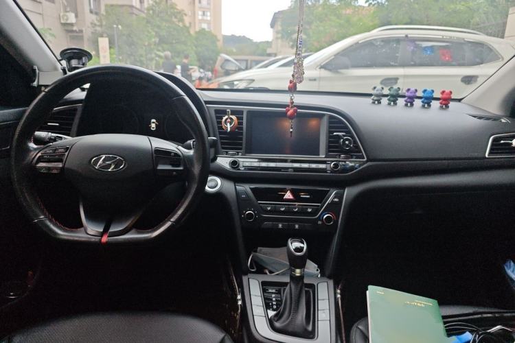 Used Hyundai Elantra (6th Generation / Lingdong) 2018 1.4T Dual-Clutch Xuan Dong · Dynamic Edition Center Console