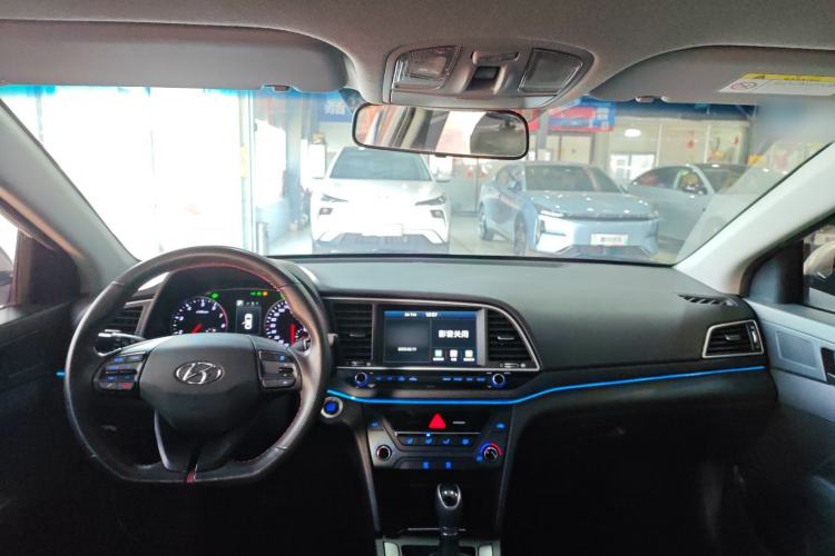 Used Hyundai Elantra (6th Generation / Lingdong) 2018 1.4T Dual-Clutch Xuan Dong · Dynamic Edition Center Console