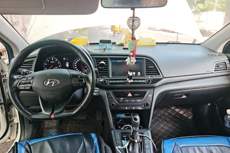 Used Hyundai Elantra (6th Generation / Lingdong) 2018 1.4T Dual-Clutch Xuan Dong · Dynamic Edition Center Console