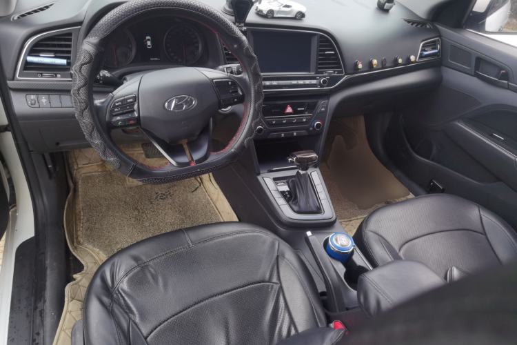 Used Hyundai Elantra (6th Generation / Lingdong) 2018 1.4T Dual-Clutch Xuan Dong · Dynamic Edition Center Console