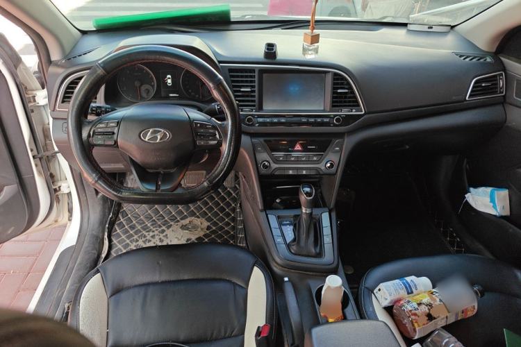Used Hyundai Elantra (6th Generation / Lingdong) 2018 1.4T Dual-Clutch Xuan Dong · Dynamic Edition Center Console