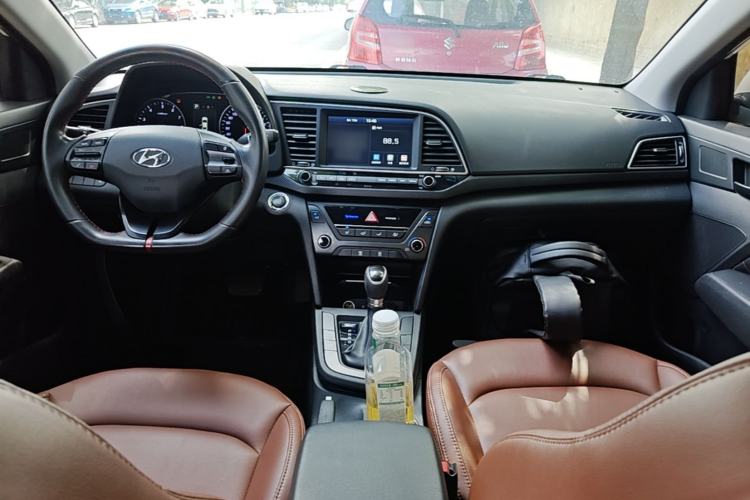 Used Hyundai Elantra (6th Generation / Lingdong) 2018 1.4T Dual-Clutch Xuan Dong · Dynamic Edition Center Console
