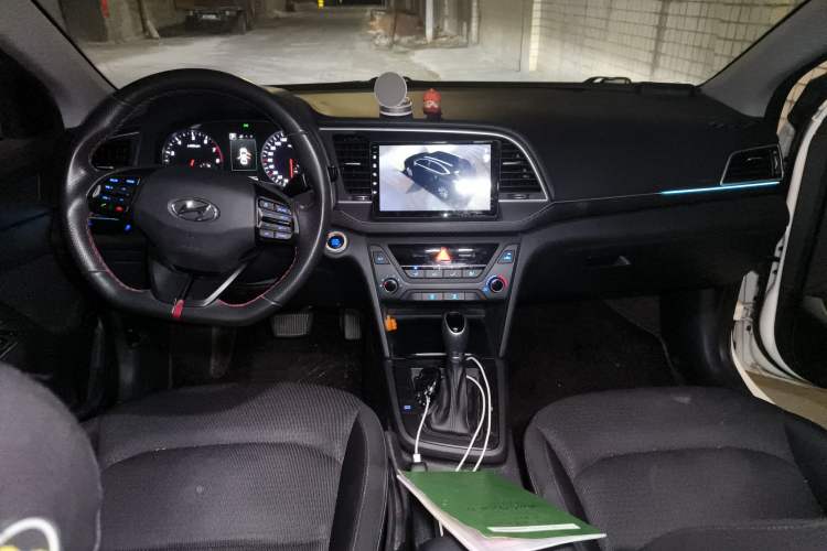 Used Hyundai Elantra (6th Generation / Lingdong) 2018 1.4T Dual-Clutch Xuan Dong · Dynamic Edition Center Console
