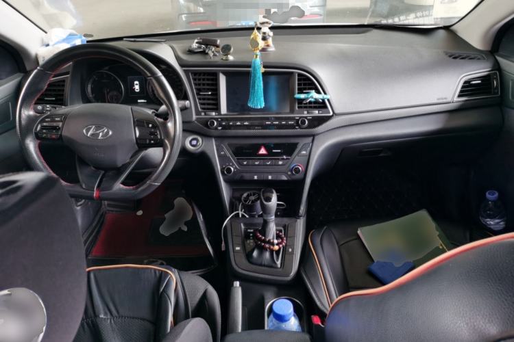 Used Hyundai Elantra (6th Generation / Lingdong) 2018 1.4T Dual-Clutch Xuan Dong · Dynamic Edition Center Console