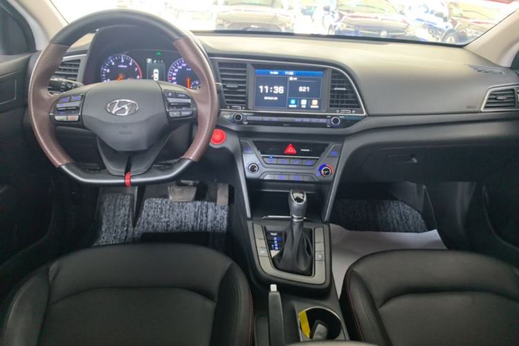Used Hyundai Elantra (6th Generation / Lingdong) 2018 1.4T Dual-Clutch Xuan Dong · Dynamic Edition Center Console