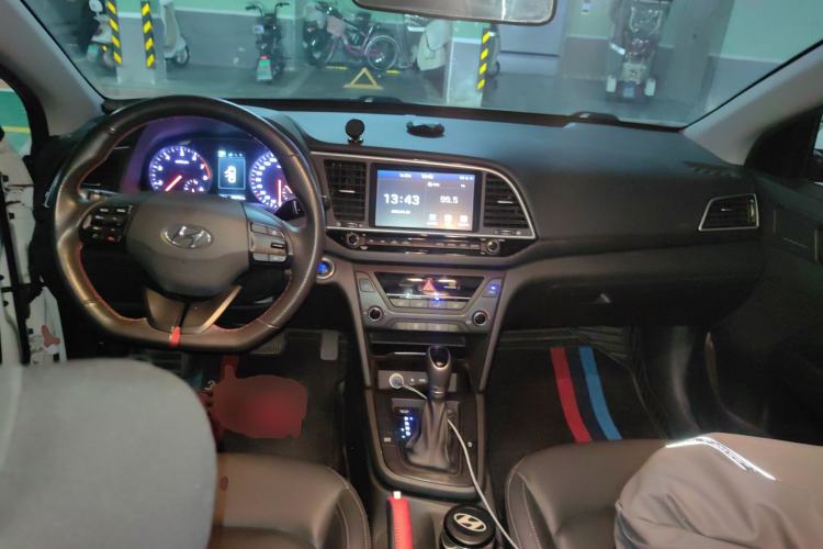 Used Hyundai Elantra (6th Generation / Lingdong) 2018 1.4T Dual-Clutch Xuan Dong · Dynamic Edition Center Console