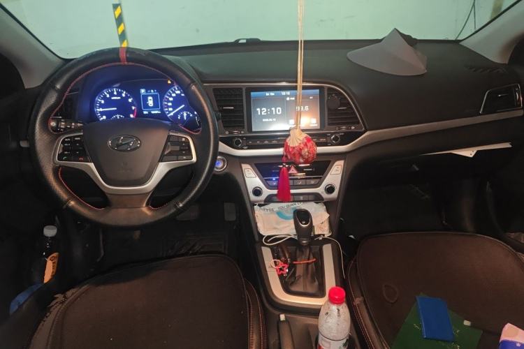 Used Hyundai Elantra (6th Generation / Lingdong) 2018 1.6L Automatic 15th Anniversary Special Edition Center Console
