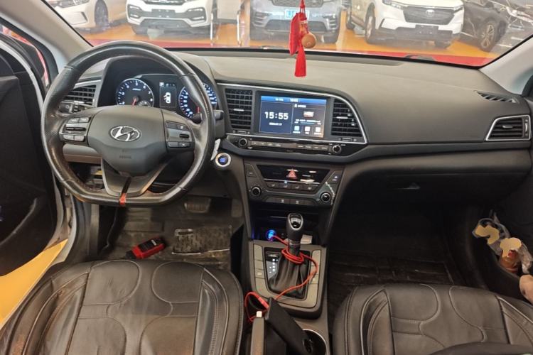 Used Hyundai Elantra (6th Generation / Lingdong) 2018 1.4T Dual-Clutch Xuan Dong · Dynamic Edition Center Console