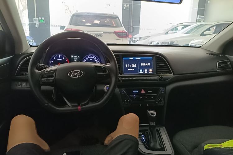 Used Hyundai Elantra (6th Generation / Lingdong) 2018 1.4T Dual-Clutch Xuan Dong · Dynamic Edition Center Console