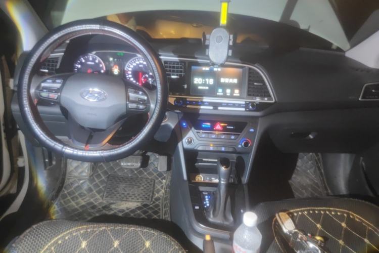 Used Hyundai Elantra (6th Generation / Lingdong) 2018 1.4T Dual-Clutch Xuan Dong · Dynamic Edition Center Console
