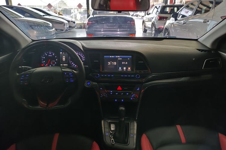 Used Hyundai Elantra (6th Generation / Lingdong) 2018 1.4T Dual-Clutch Xuan Dong · Dynamic Edition Center Console
