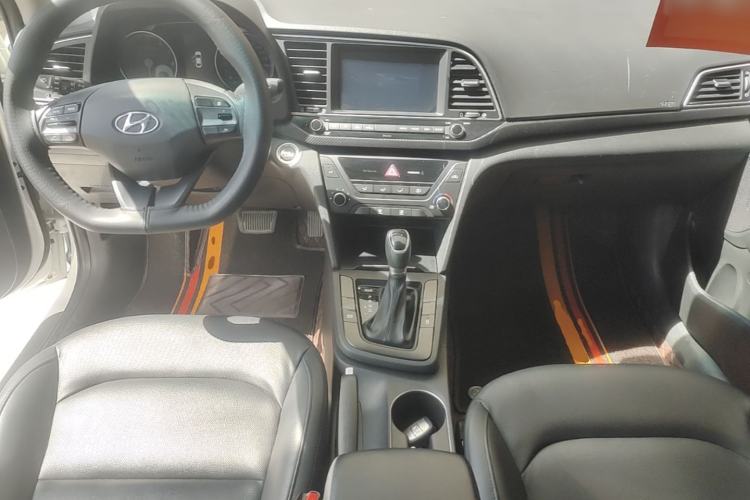 Used Hyundai Elantra (6th Generation / Lingdong) 2018 1.4T Dual-Clutch Xuan Dong · Dynamic Edition Center Console