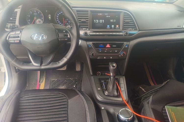 Used Hyundai Elantra (6th Generation / Lingdong) 2018 1.4T Dual-Clutch Xuan Dong · Dynamic Edition Center Console