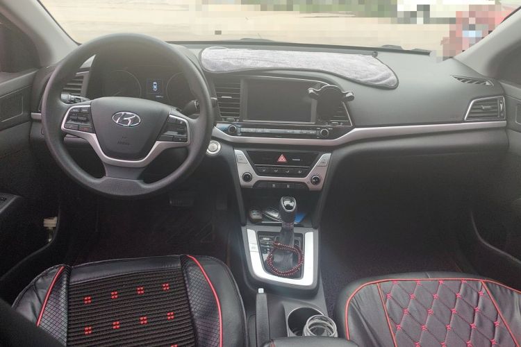 Used Hyundai Elantra (6th Generation / Lingdong) 2018 1.6L Automatic 15th Anniversary Special Edition Center Console
