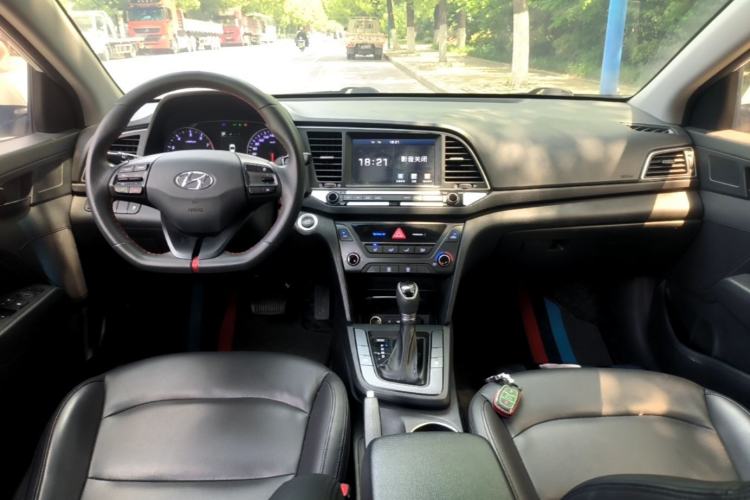 Used Hyundai Elantra (6th Generation / Lingdong) 2018 1.4T Dual-Clutch Xuan Dong · Dynamic Edition Center Console