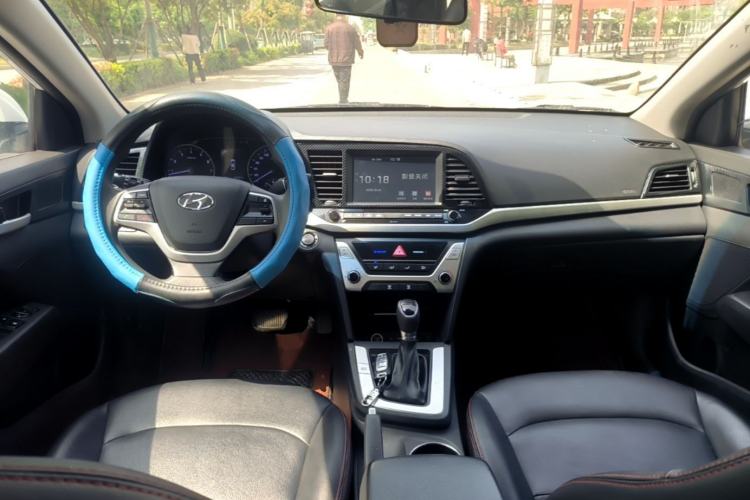 Used Hyundai Elantra (6th Generation / Lingdong) 2018 1.6L Automatic 15th Anniversary Special Edition Center Console