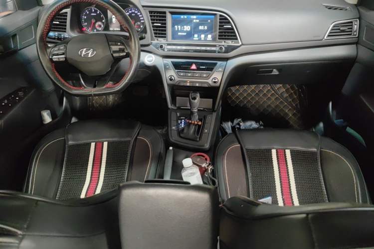 Used Hyundai Elantra (6th Generation / Lingdong) 2018 1.4T Dual-Clutch Xuan Dong · Dynamic Edition Center Console