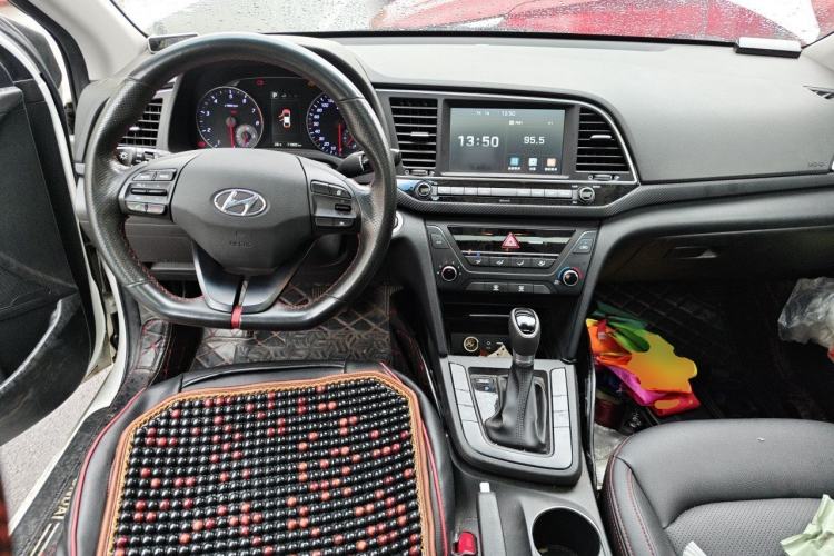 Used Hyundai Elantra (6th Generation / Lingdong) 2018 1.4T Dual-Clutch Xuan Dong · Dynamic Edition Center Console