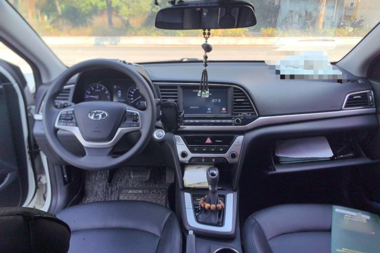 Used Hyundai Elantra (6th Generation / Lingdong) 2018 1.6L Automatic 15th Anniversary Special Edition Center Console