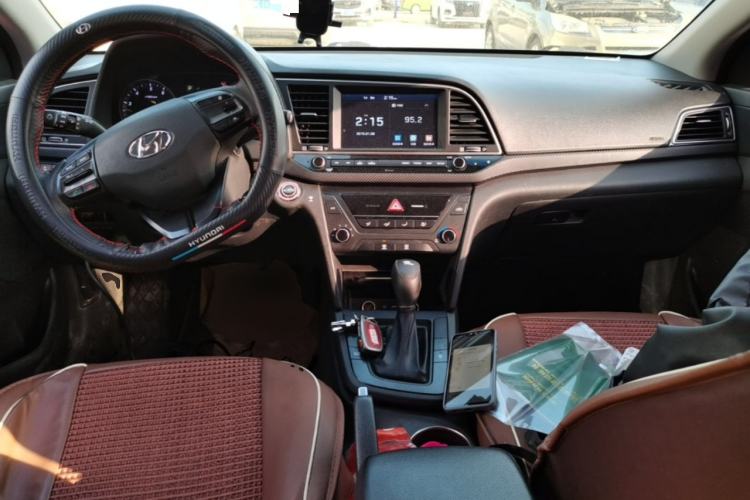 Used Hyundai Elantra (6th Generation / Lingdong) 2018 1.4T Dual-Clutch Xuan Dong · Dynamic Edition Center Console