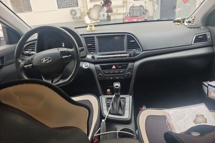 Used Hyundai Elantra (6th Generation / Lingdong) 2018 1.4T Dual-Clutch Xuan Dong · Dynamic Edition Center Console